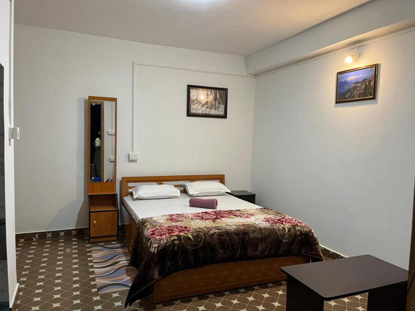 Pradhan Homestay Mirik - Homestay Beside Mirik Lake ภายนอก รูปภาพ