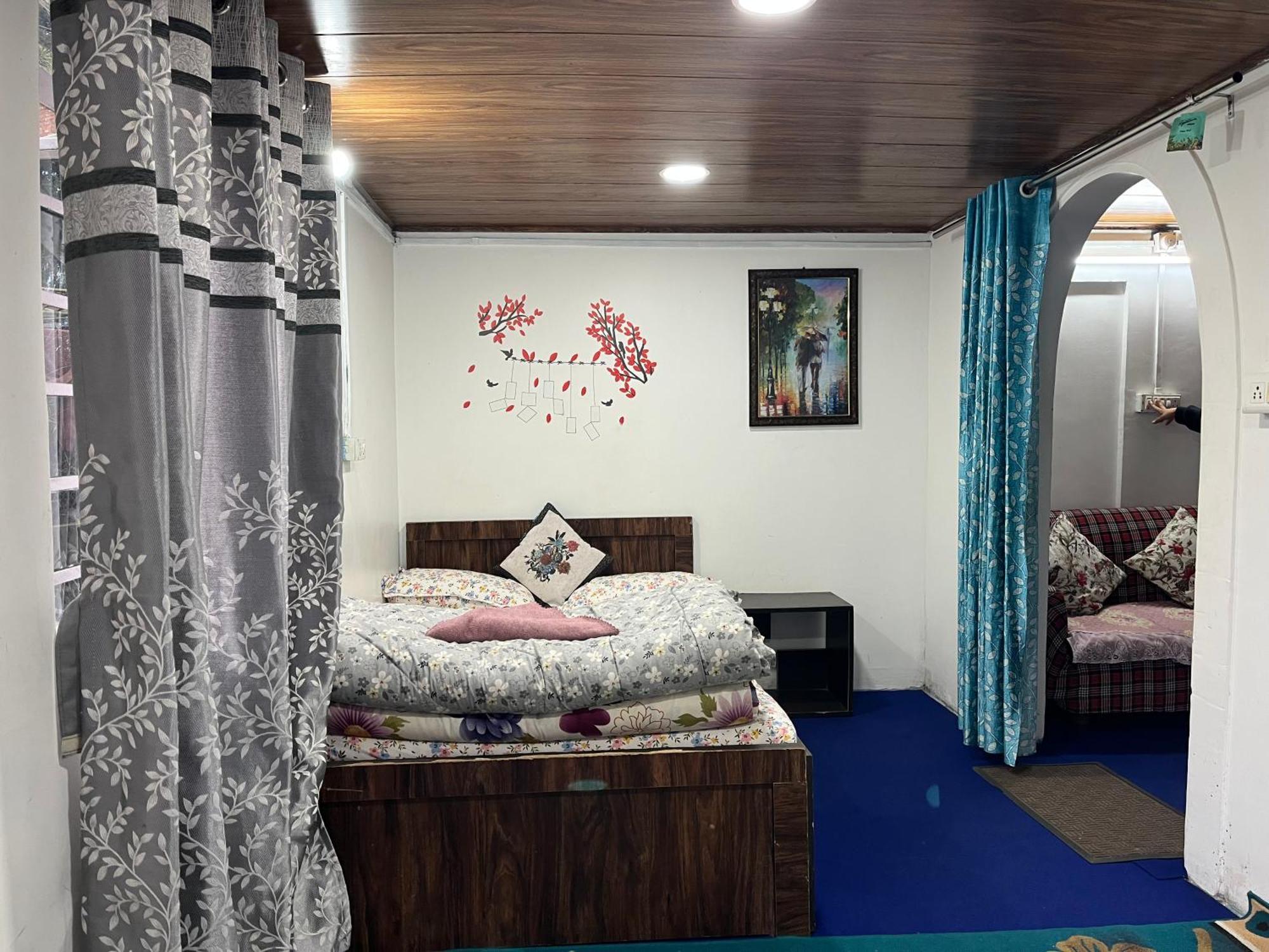 Pradhan Homestay Mirik - Homestay Beside Mirik Lake ภายนอก รูปภาพ