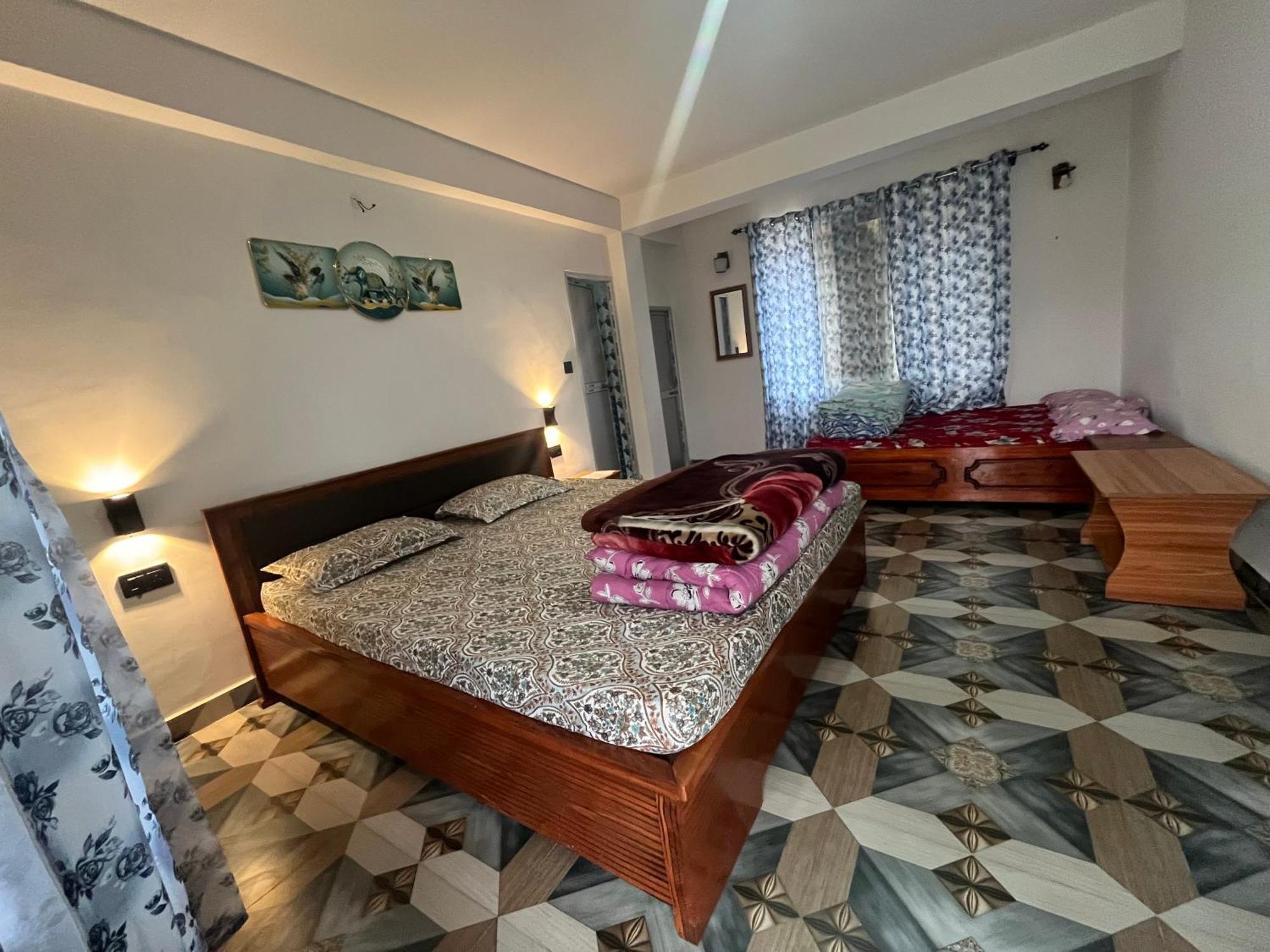 Pradhan Homestay Mirik - Homestay Beside Mirik Lake ภายนอก รูปภาพ