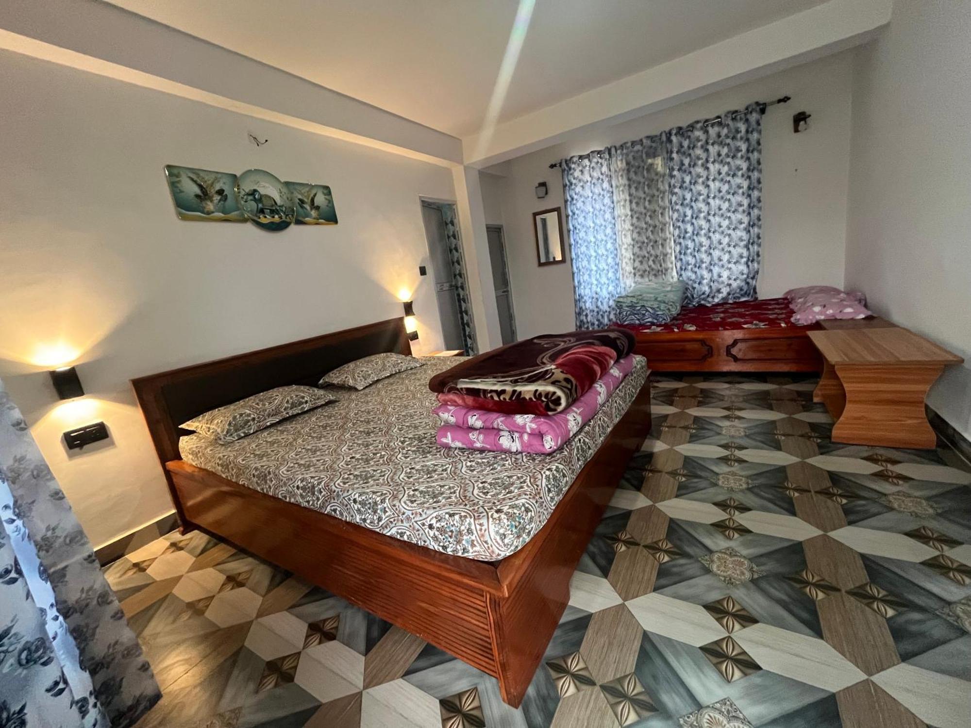 Pradhan Homestay Mirik - Homestay Beside Mirik Lake ภายนอก รูปภาพ